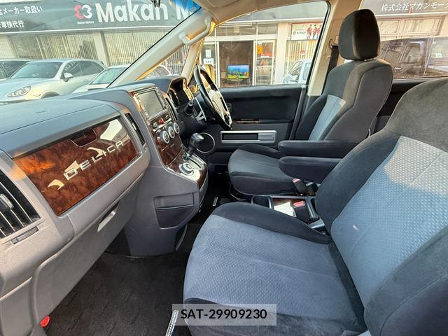 Mitsubishi DELICA 2010-11 8008429-16