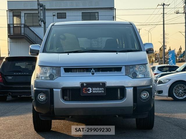 Mitsubishi DELICA 2010-11 8008429-2
