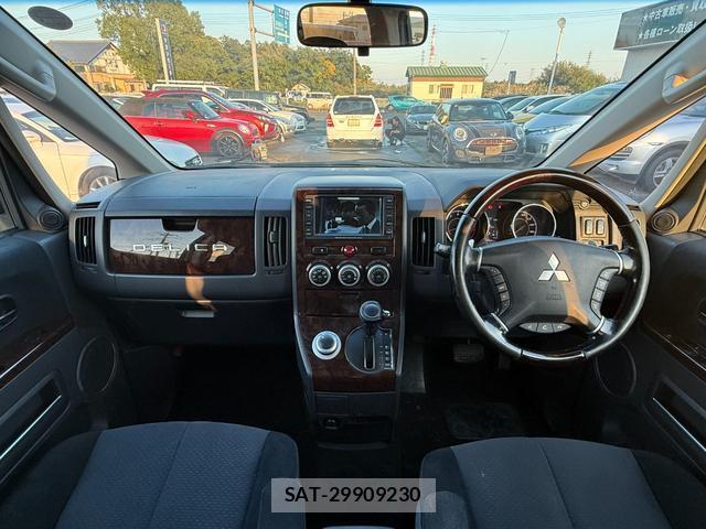 Mitsubishi DELICA 2010-11 8008429-3