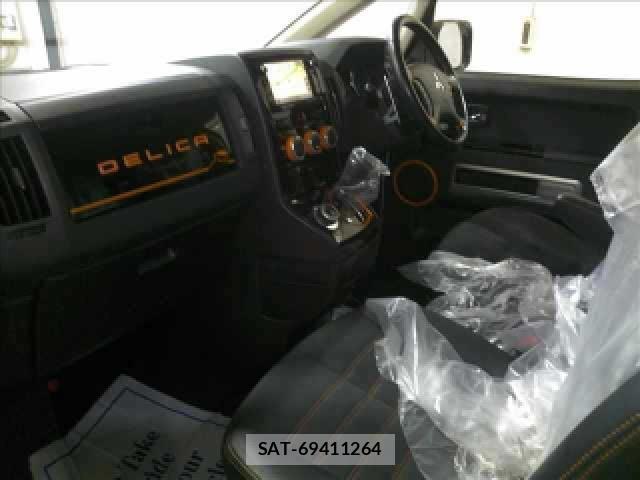 Mitsubishi DELICA 2017-07 8008996-2