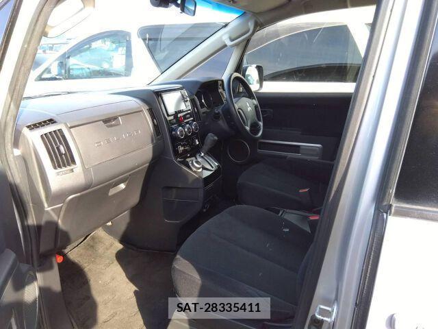 Mitsubishi DELICA 2018-04 8009955-5