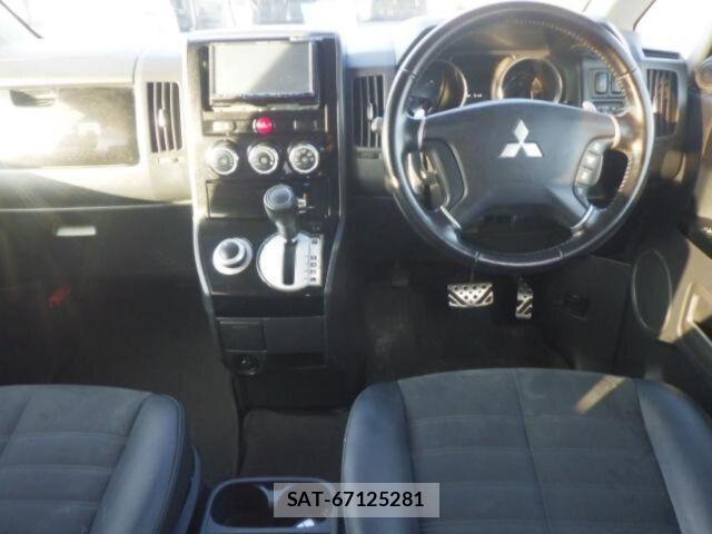 Mitsubishi DELICA 2018-02 8009957-5