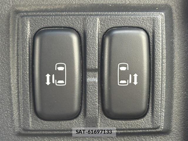 Mitsubishi DELICA 2017-05 8010773-1