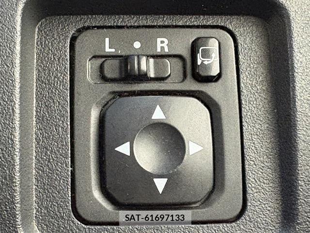 Mitsubishi DELICA 2017-05 8010773-5