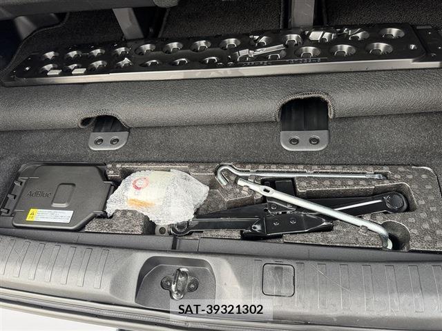 Mitsubishi DELICA 2024-11 8010866-11