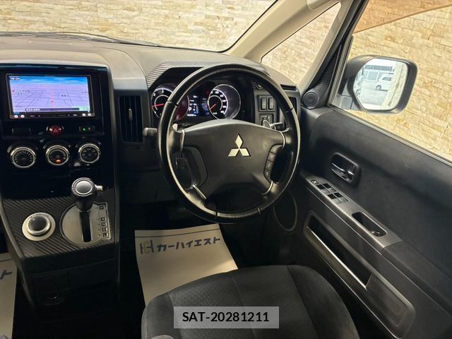 Mitsubishi DELICA 2013-01 8011482-17