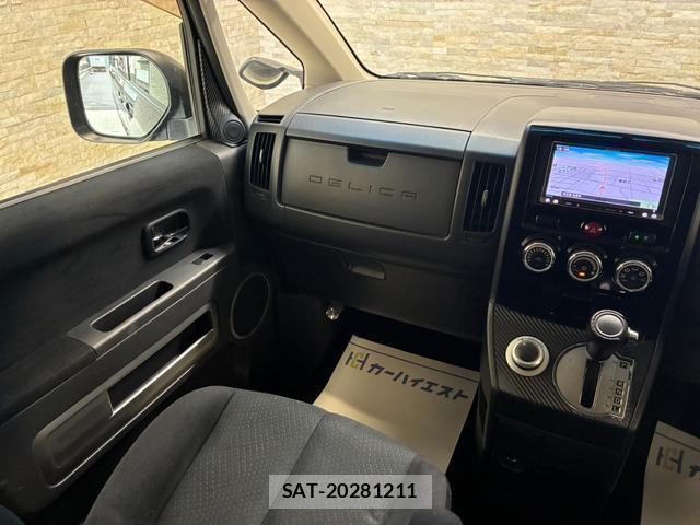 Mitsubishi DELICA 2013-01 8011482-18