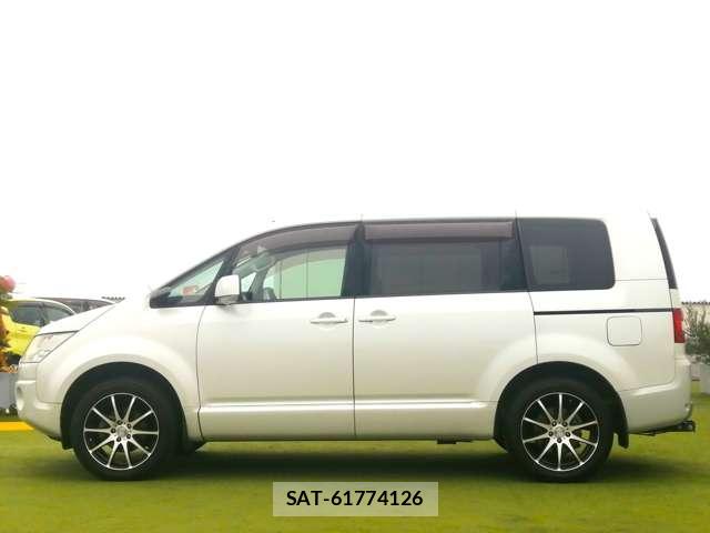 Mitsubishi DELICA 2010-11 8011795-19
