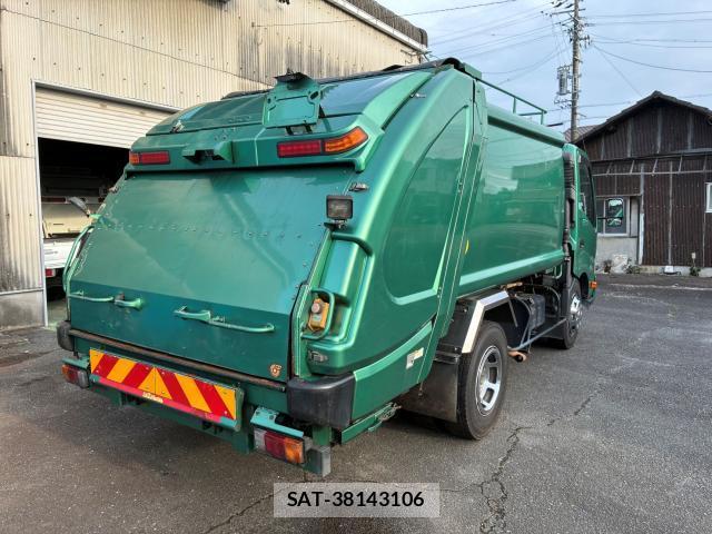 Hino DUTRO 2015-12 8006950-1