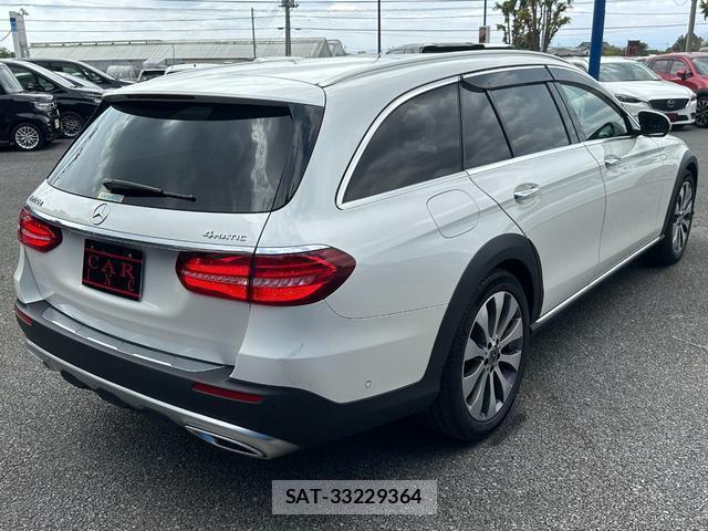 Mercedes Benz E-CLASS 2018-03 8006864-11