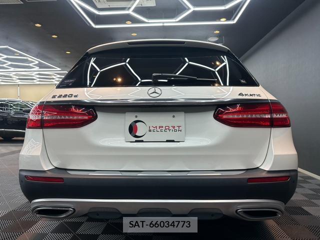 Mercedes Benz E-CLASS 2017-09 8010656-11
