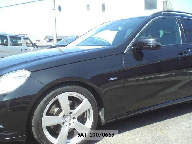 Mercedes Benz E-CLASS 2012-02 8003713-12