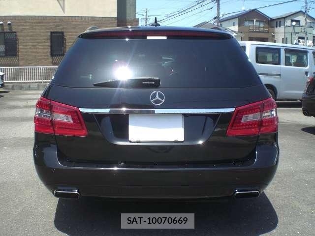 Mercedes Benz E-CLASS 2012-02 8003713-4