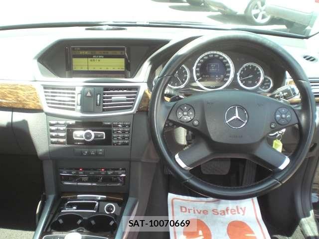 Mercedes Benz E-CLASS 2012-02 8003713-6