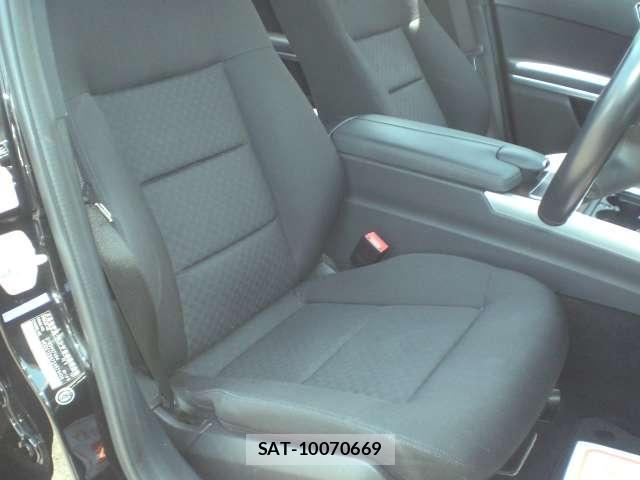 Mercedes Benz E-CLASS 2012-02 8003713-7