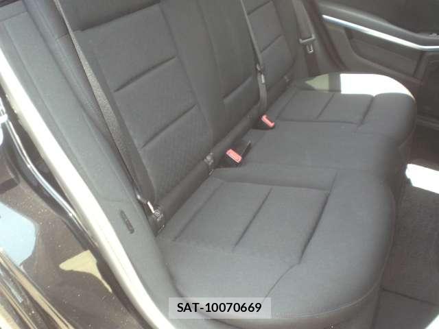 Mercedes Benz E-CLASS 2012-02 8003713-8