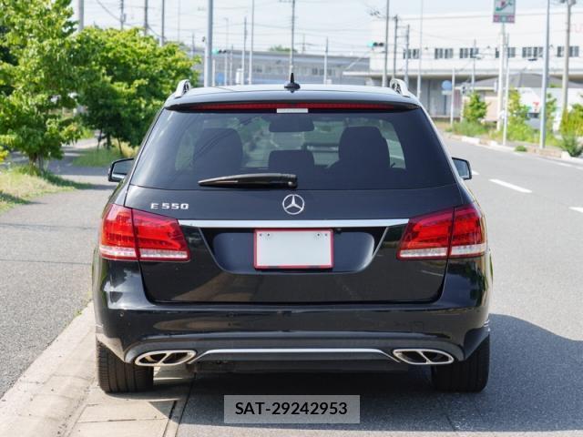 Mercedes Benz E-CLASS 2013-08 8004090-1