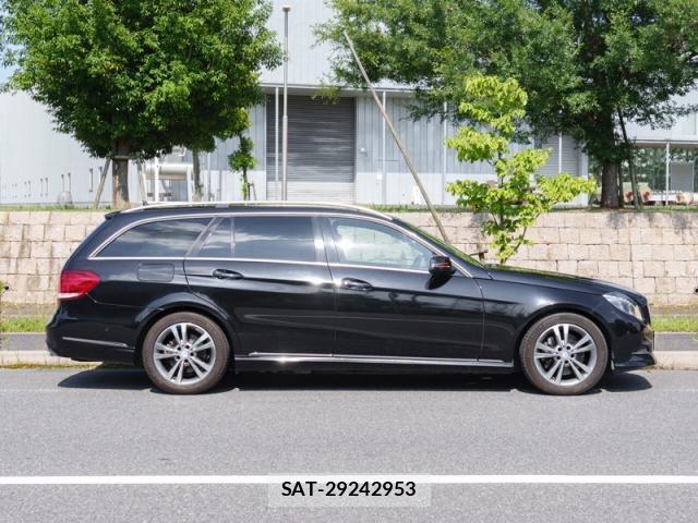 Mercedes Benz E-CLASS 2013-08 8004090-3