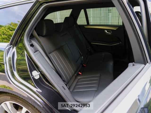 Mercedes Benz E-CLASS 2013-08 8004090-6