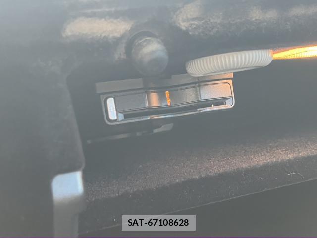 Mercedes Benz E-CLASS 2016-05 8008948-12