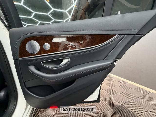 Mercedes Benz E-CLASS 2017-04 8010640-16