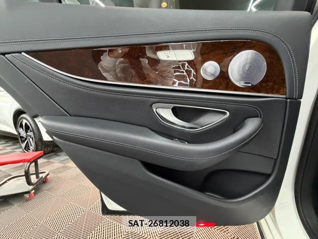 Mercedes Benz E-CLASS 2017-04 8010640-2