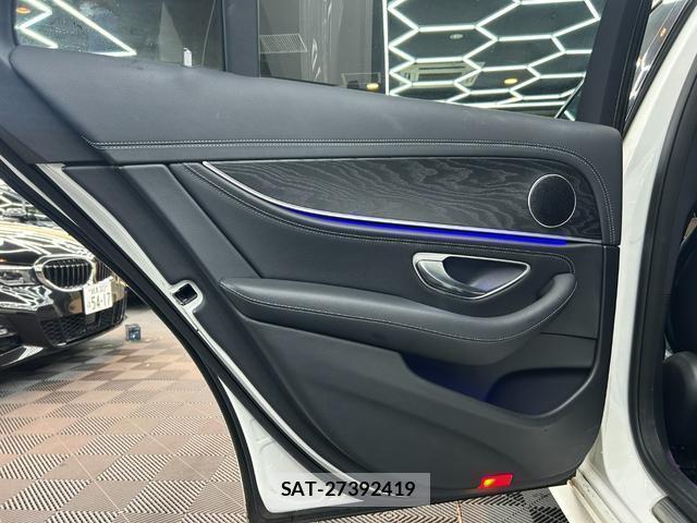 Mercedes Benz E-CLASS 2017-03 8010641-13