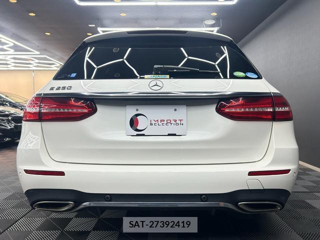 Mercedes Benz E-CLASS 2017-03 8010641-7