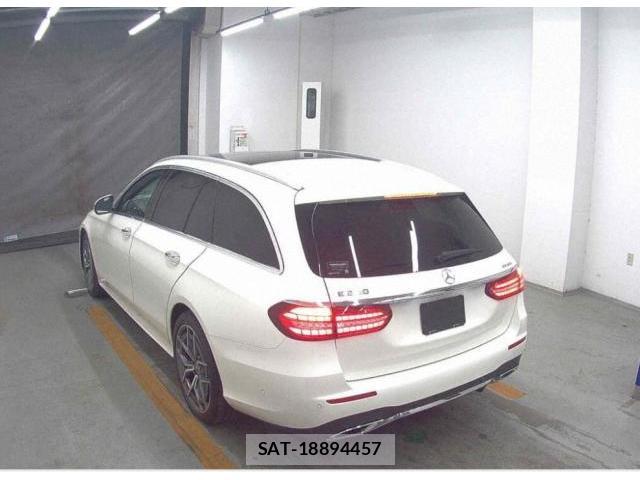 Mercedes Benz E-CLASS 2022-12 8010713-1