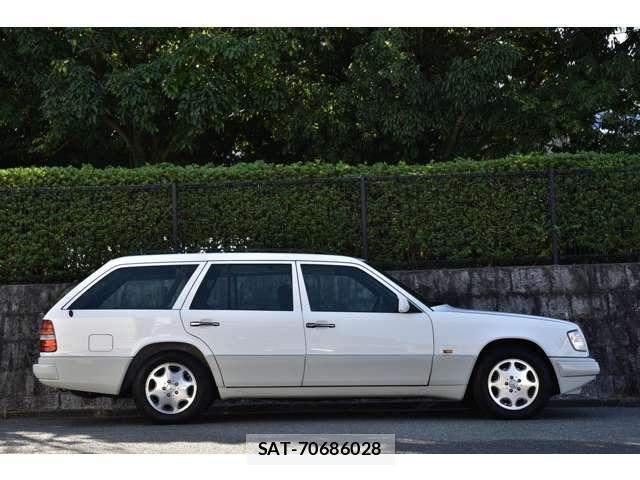 Mercedes Benz E-CLASS 1995-03 8011512-12