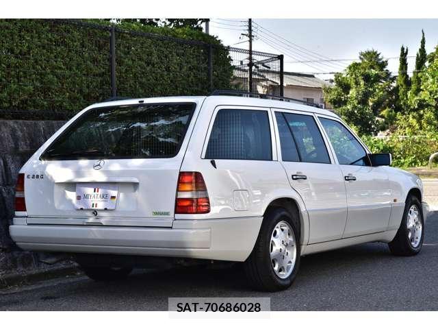 Mercedes Benz E-CLASS 1995-03 8011512-13
