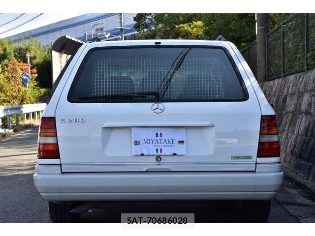 Mercedes Benz E-CLASS 1995-03 8011512-14