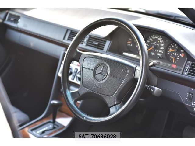 Mercedes Benz E-CLASS 1995-03 8011512-2