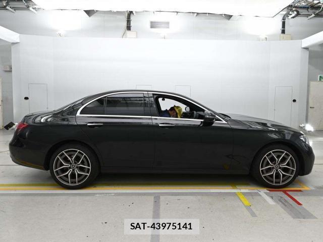 Mercedes Benz E-CLASS 2021-10 8009344-3