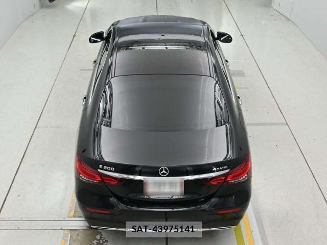 Mercedes Benz E-CLASS 2021-10 8009344-6