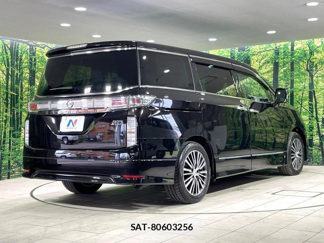 Nissan ELGRAND 2017-09 8006733-17
