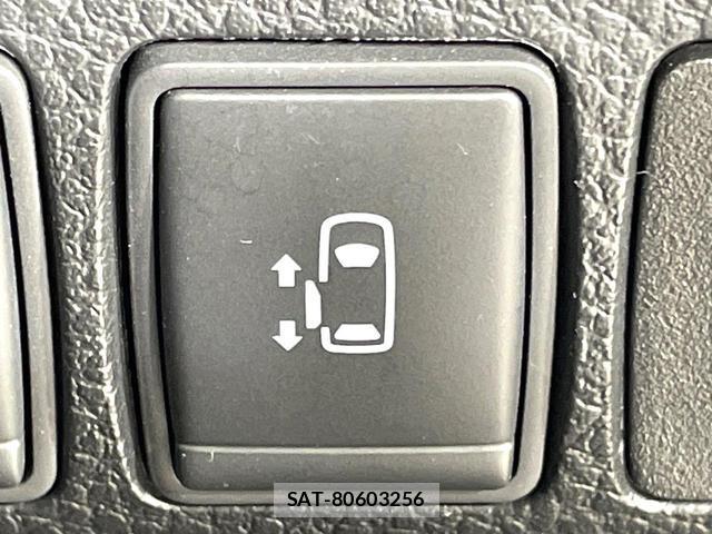 Nissan ELGRAND 2017-09 8006733-6