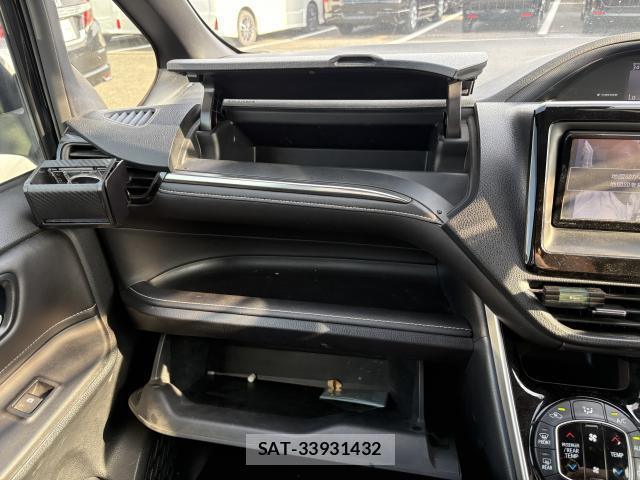 Toyota ESQUIRE 2016-07 8003383-17