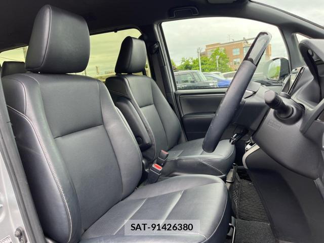 Toyota ESQUIRE 2018-10 8003630-6
