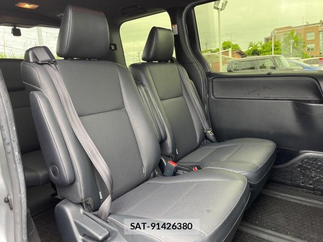 Toyota ESQUIRE 2018-10 8003630-7