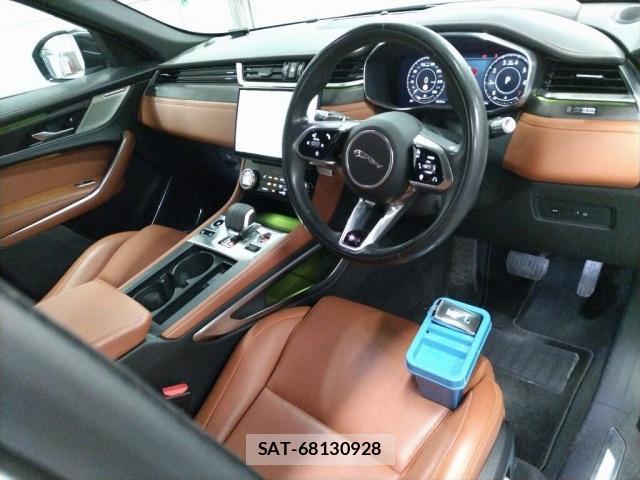 Jaguar F-PACE 2022-01 8010277-2