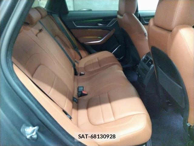 Jaguar F-PACE 2022-01 8010277-3