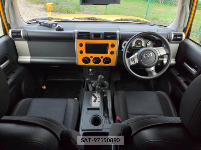Toyota FJ CRUISER 2017-08 8008243-2