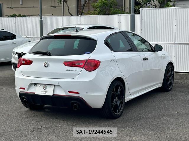 ALFA ROMEO GIULIETTA 2019-07 8012587-11