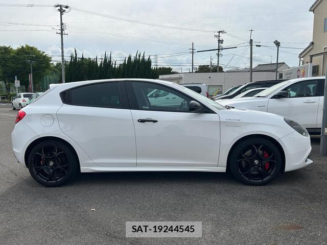 ALFA ROMEO GIULIETTA 2019-07 8012587-7