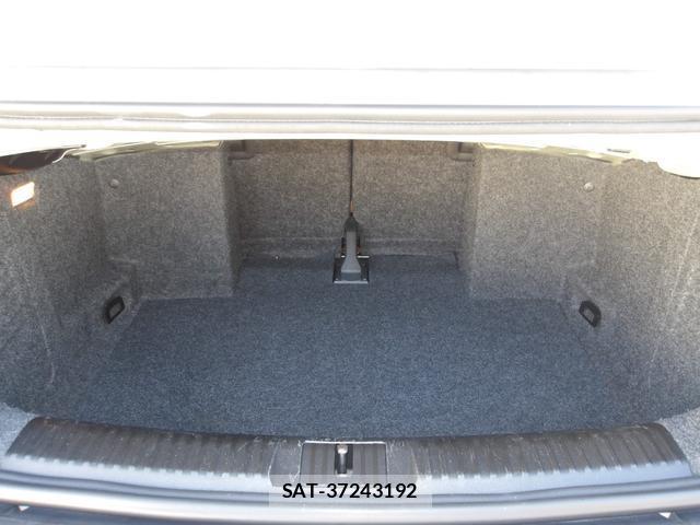 VolksWagen GOLF 2012-03 8007637-17