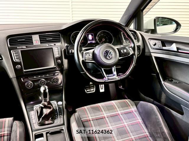 VolksWagen GOLF GTI 2014-11 8007617-17