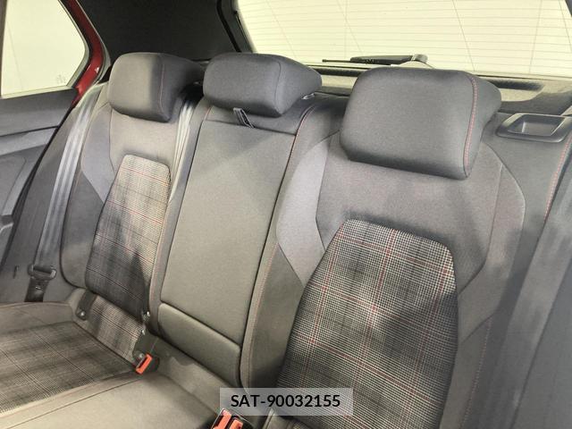 VolksWagen GOLF GTI 2022-04 7812006-10