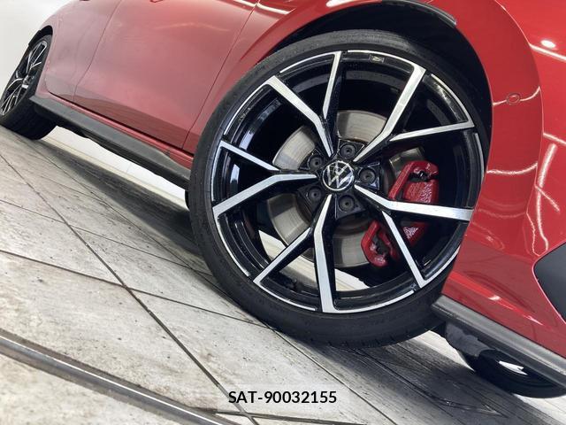 VolksWagen GOLF GTI 2022-04 7812006-11