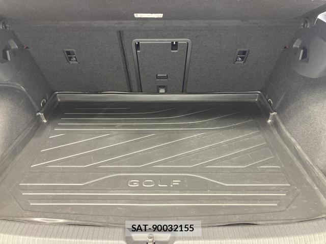 VolksWagen GOLF GTI 2022-04 7812006-12